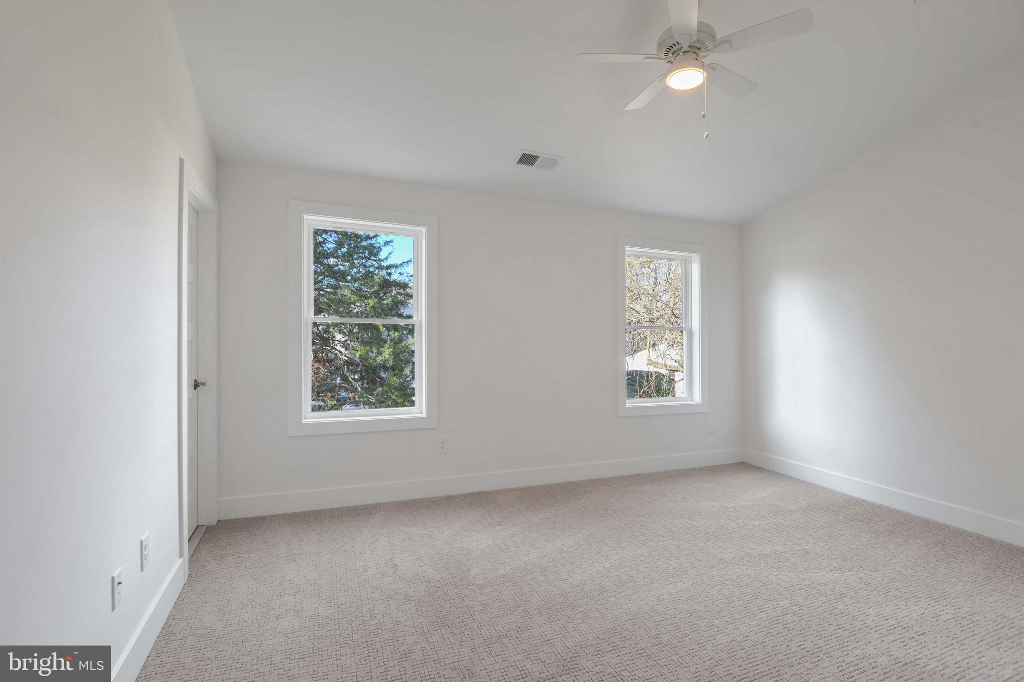 WOODLAND BEACH - Residential