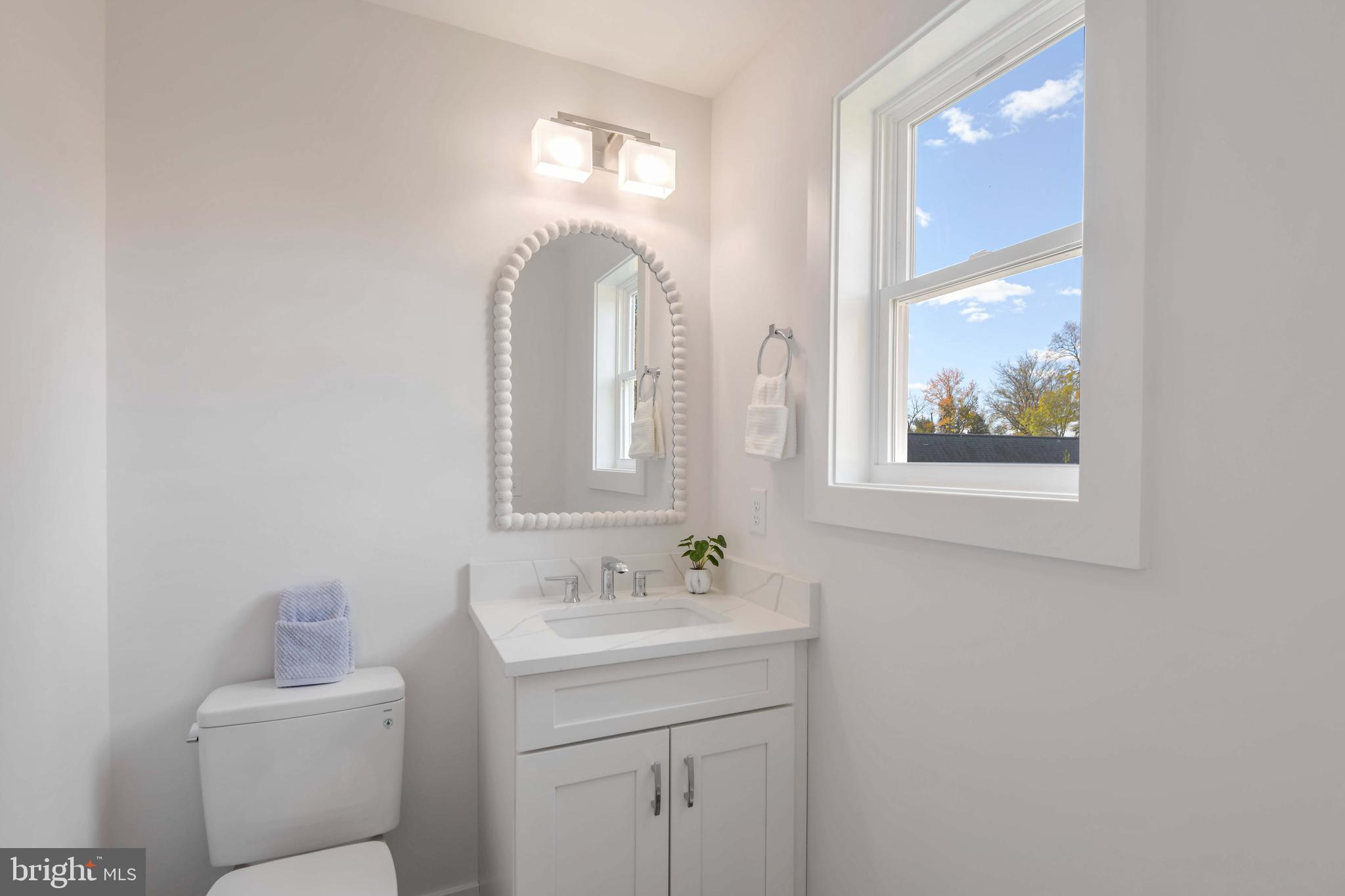 WOODLAND BEACH - Residential