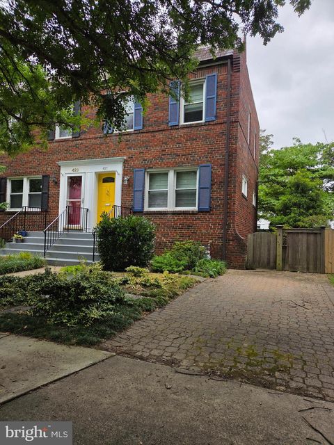 Photo of 427 E Luray Avenue, ALEXANDRIA, VA 22301 (MLS # VAAX2063930)