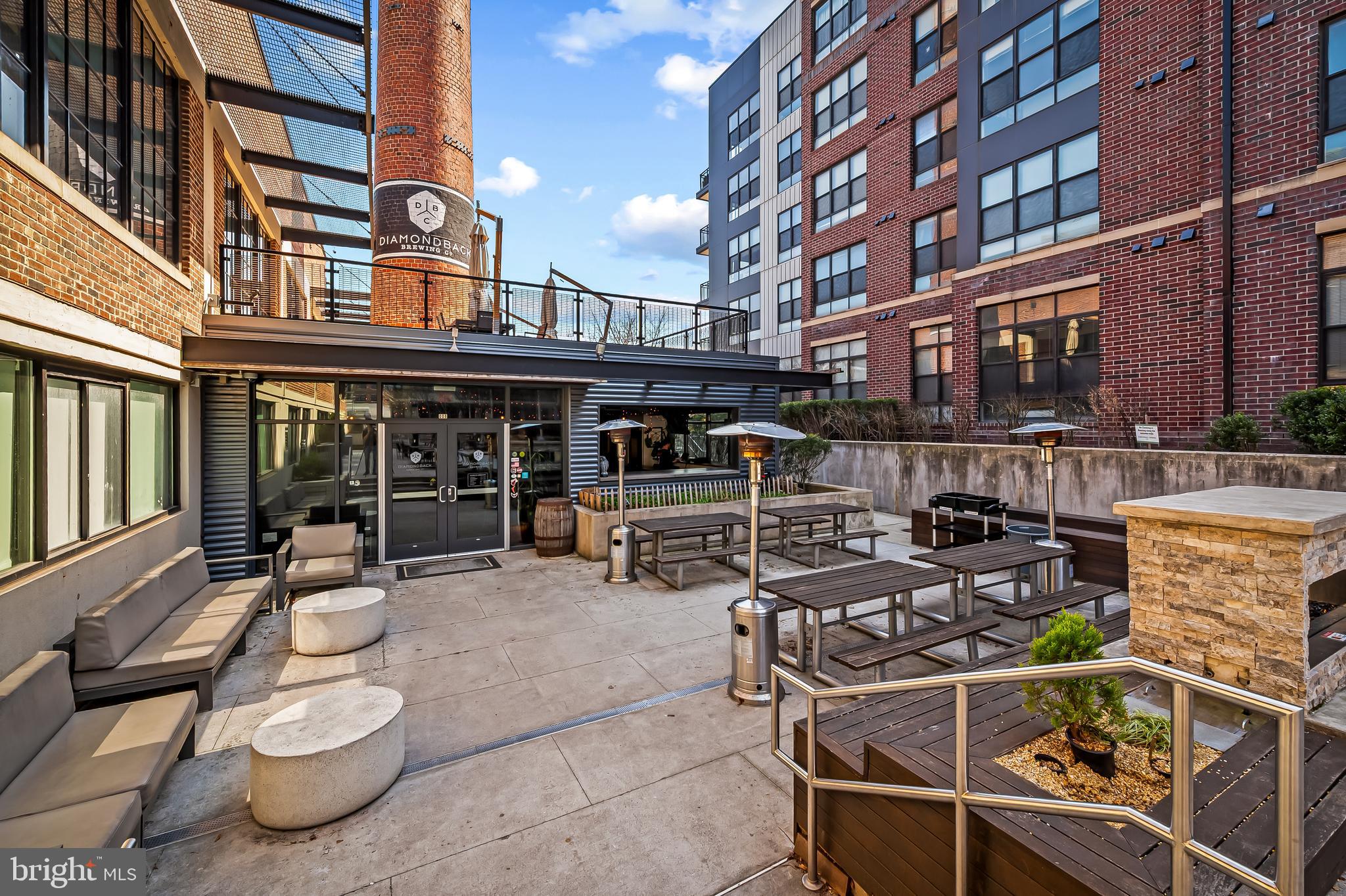 LOCUST POINT - Residential