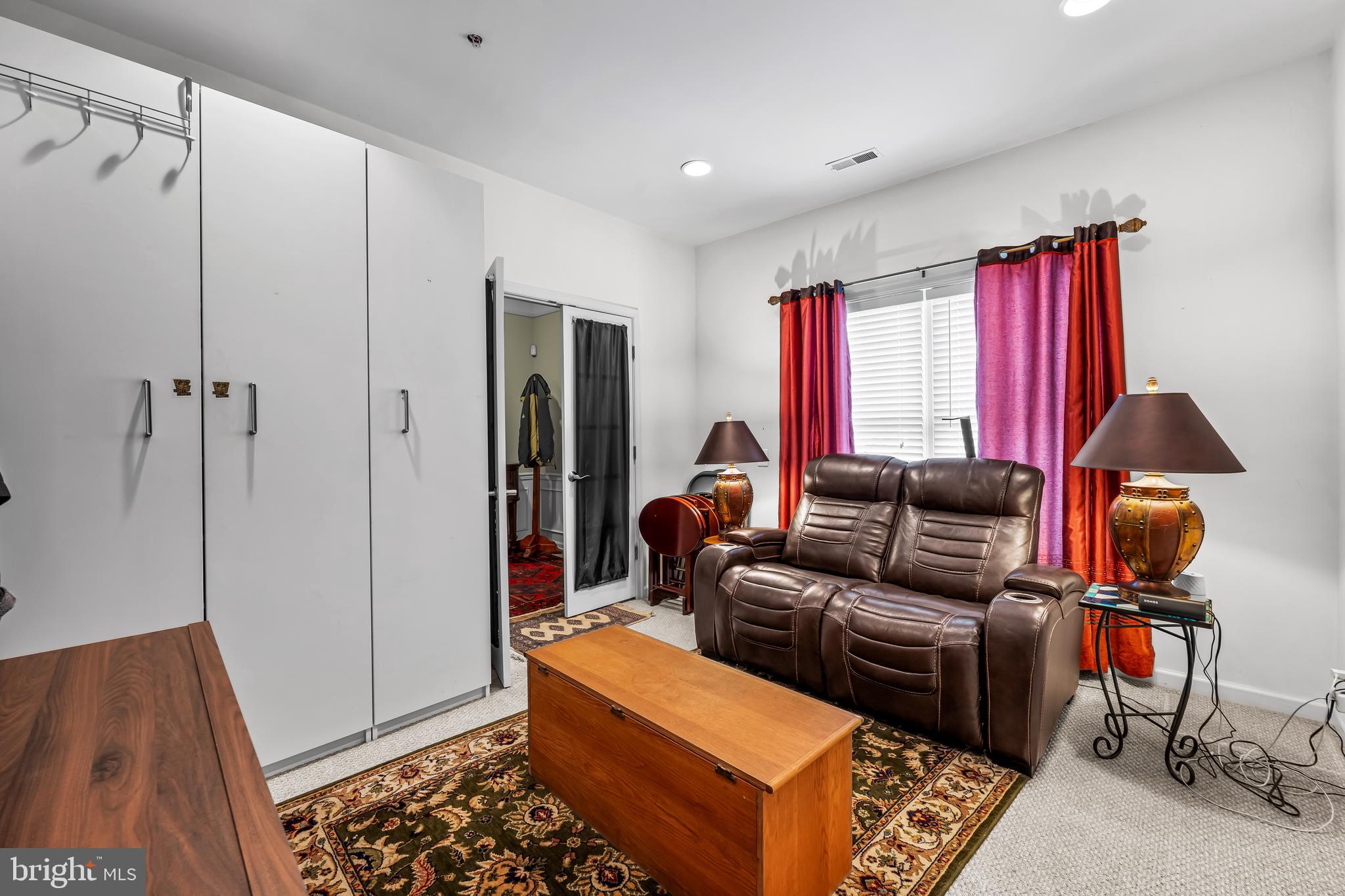 LOCUST POINT - Residential