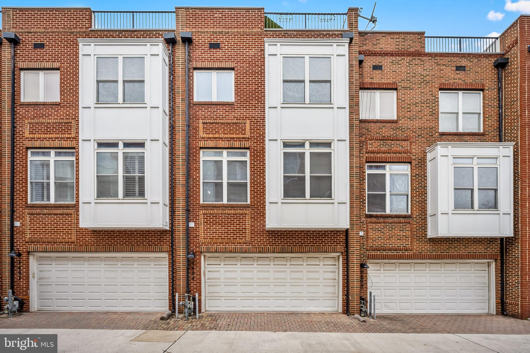 LOCUST POINT - Residential