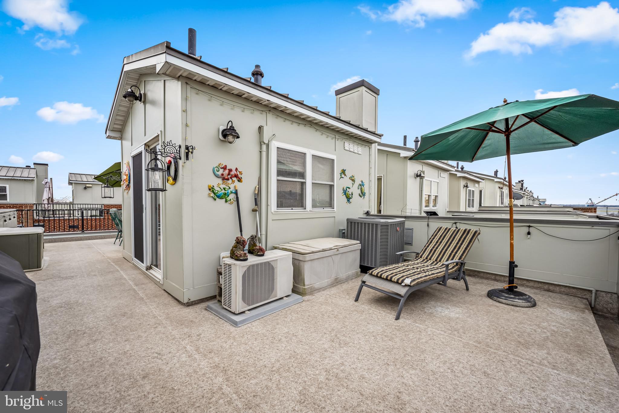 LOCUST POINT - Residential