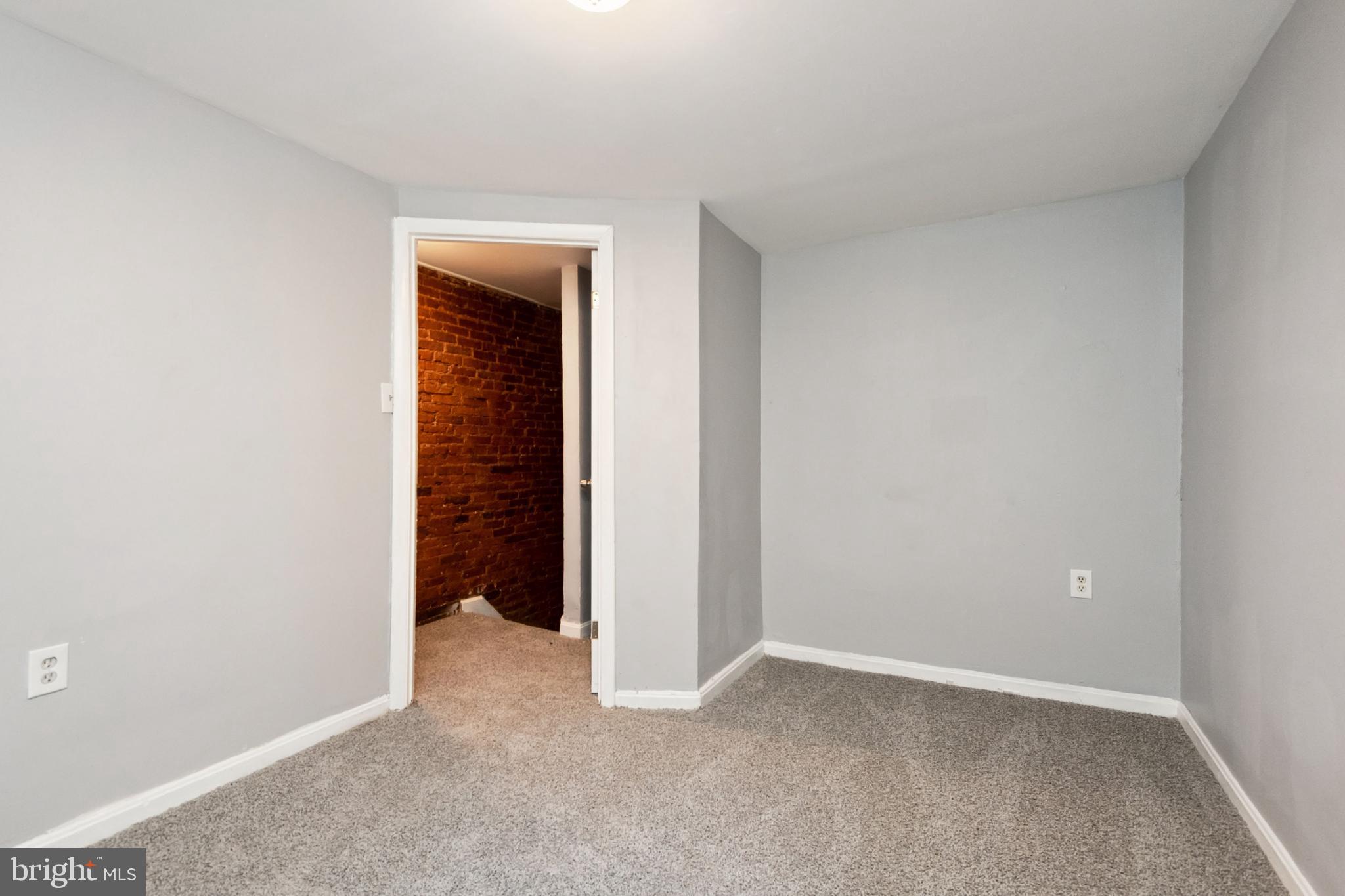ALBEMARLE SQUARE - Residential
