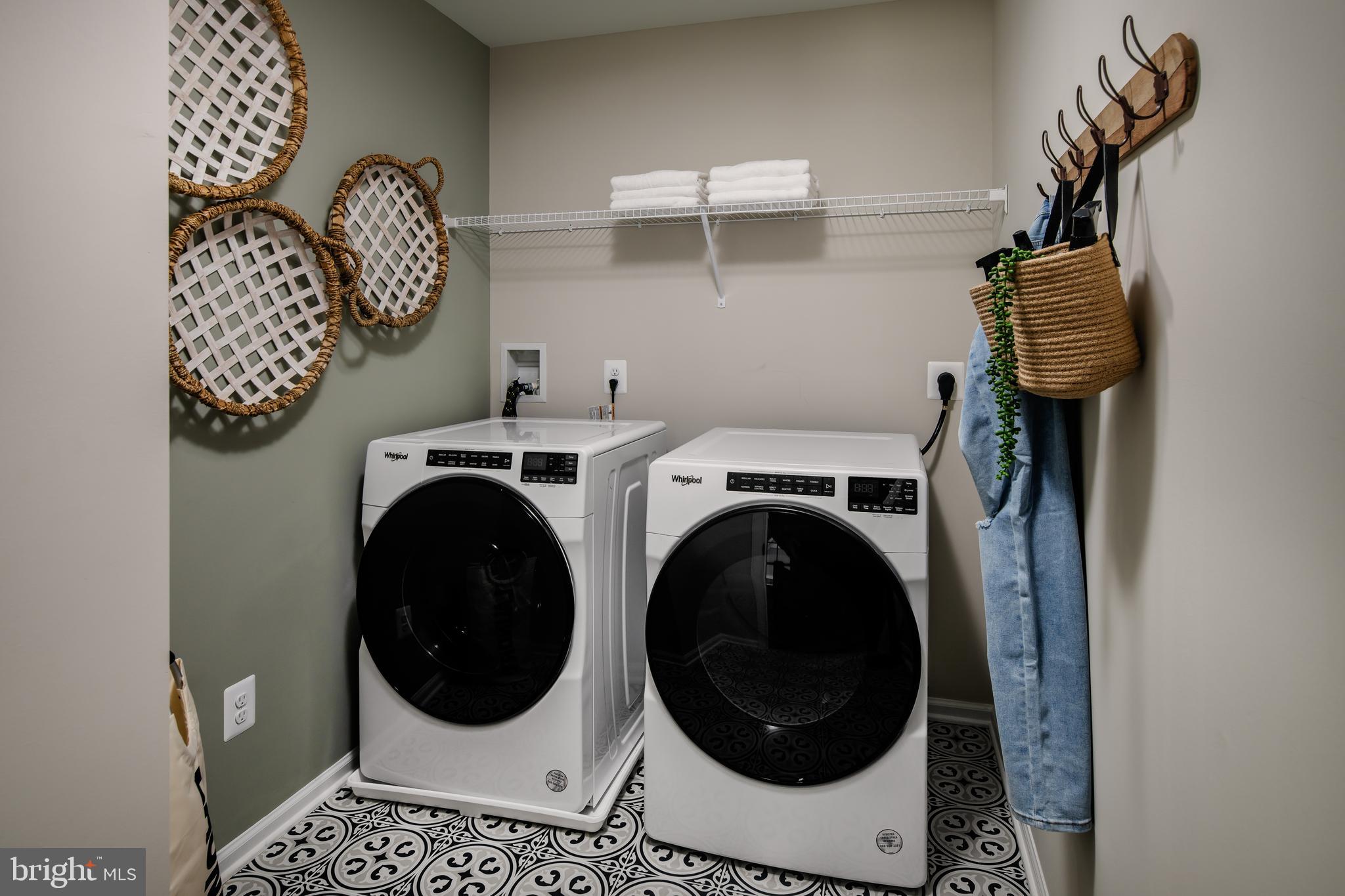 SOUTH LAKE - Residential