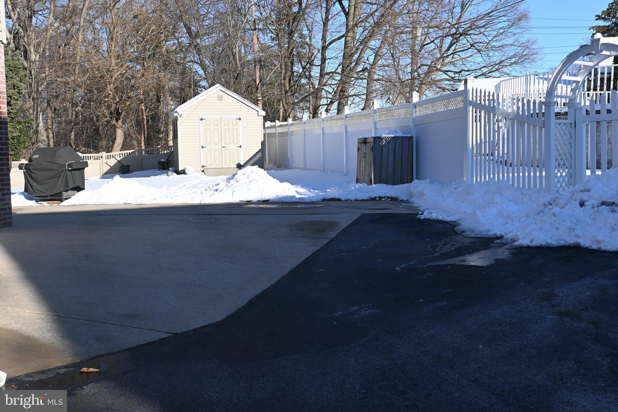 COLONIAL PARK - Residential