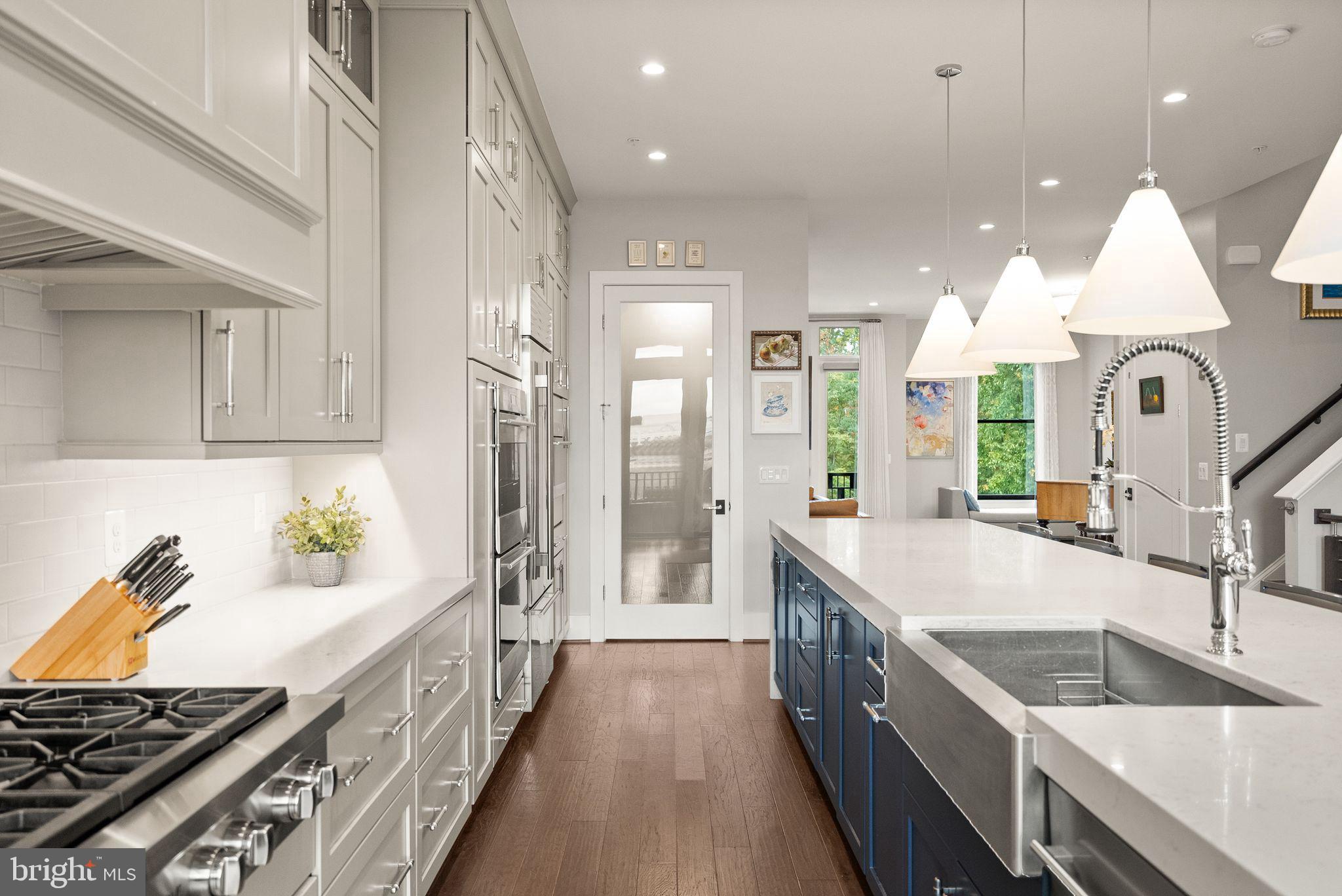 ONE LOUDOUN - Residential