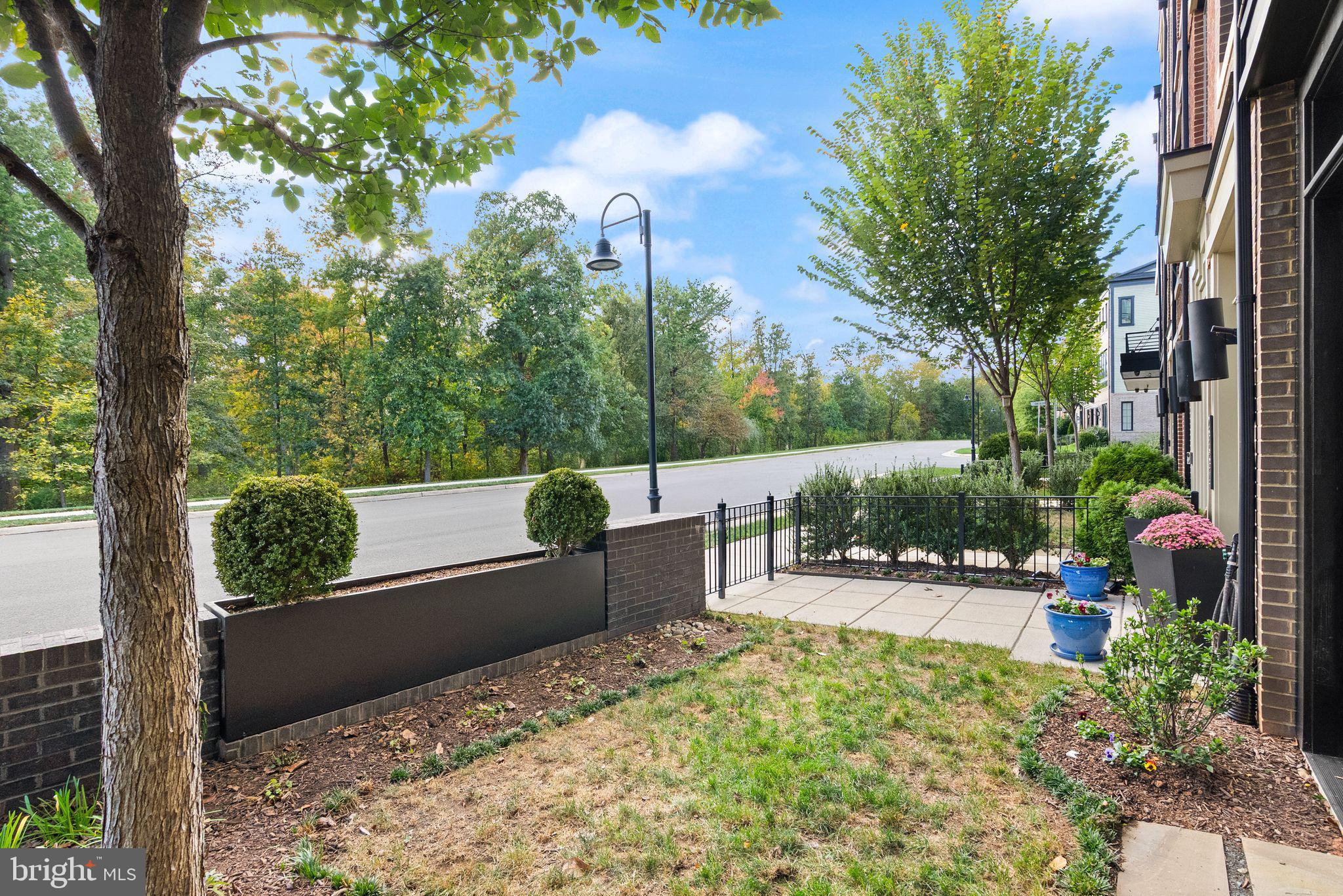 ONE LOUDOUN - Residential