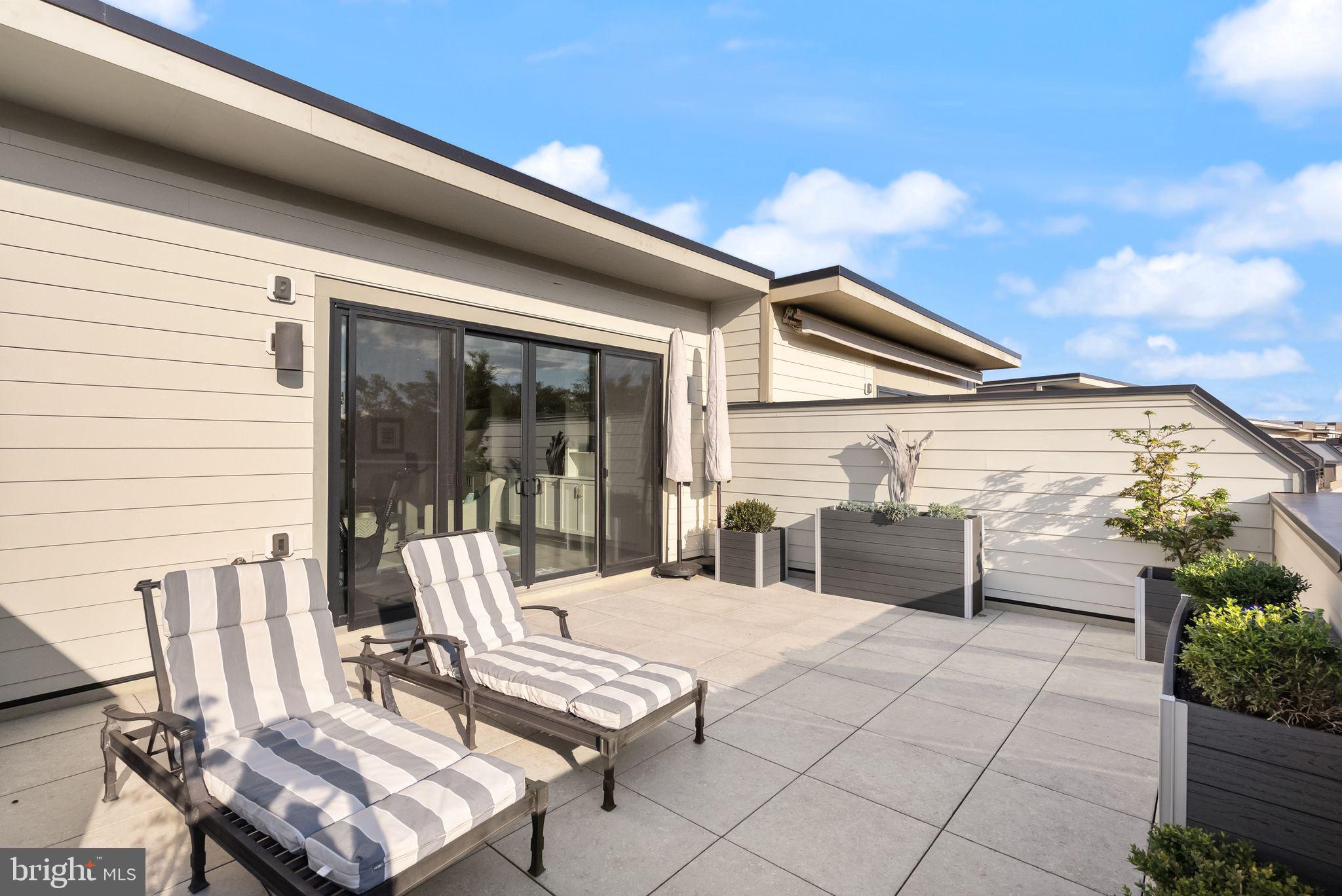 ONE LOUDOUN - Residential