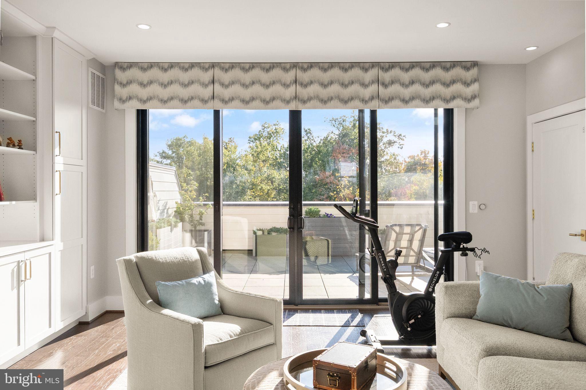 ONE LOUDOUN - Residential