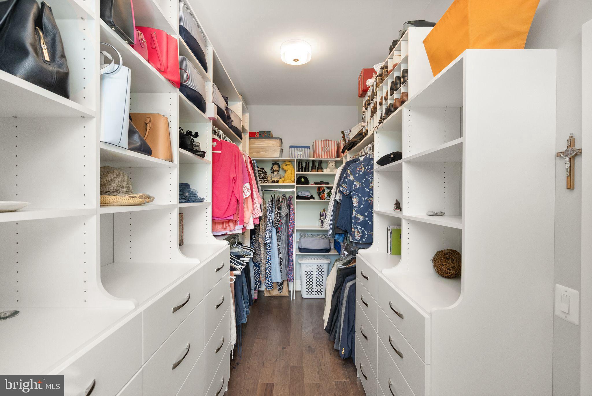 ONE LOUDOUN - Residential