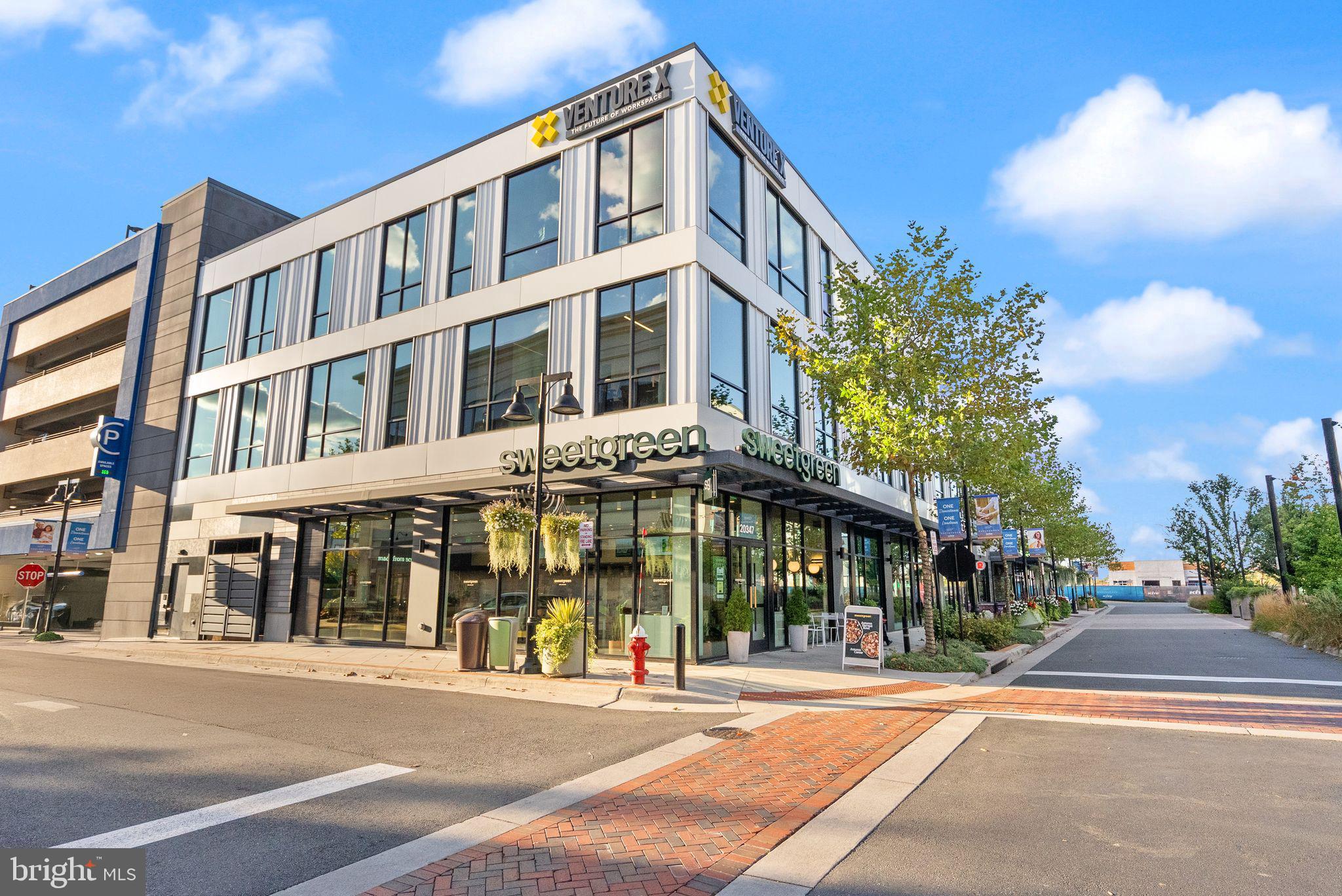 ONE LOUDOUN - Residential