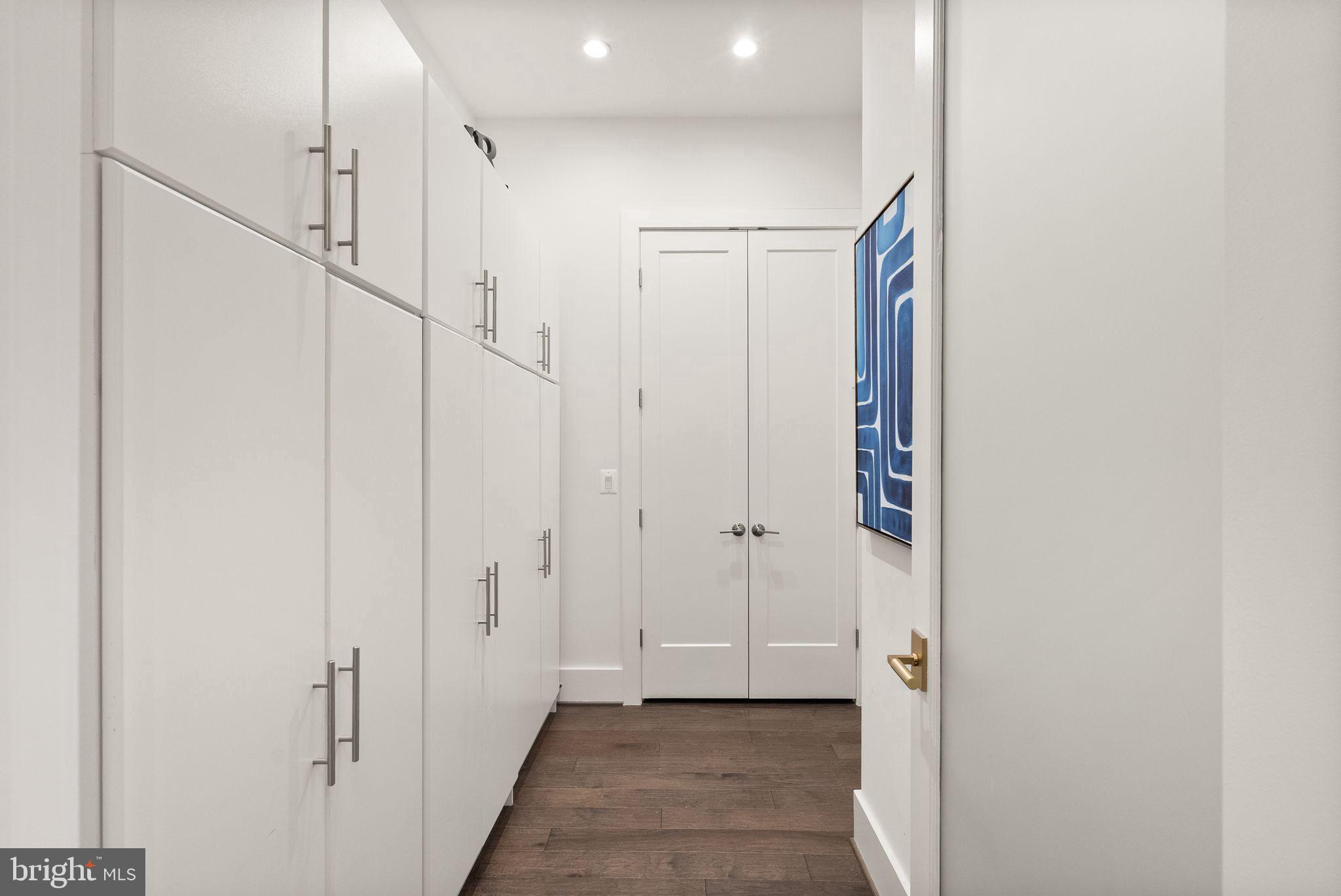 ONE LOUDOUN - Residential