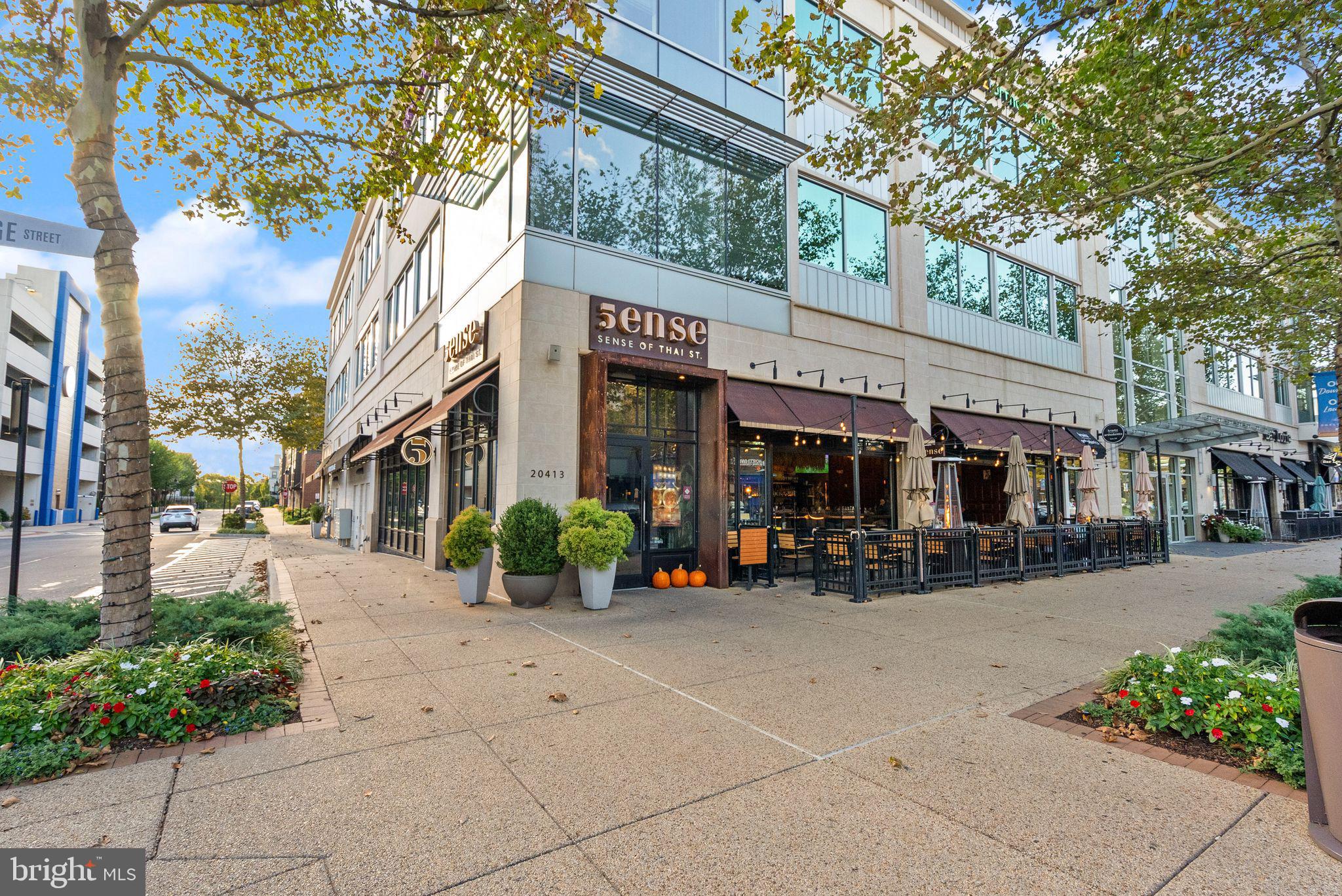 ONE LOUDOUN - Residential