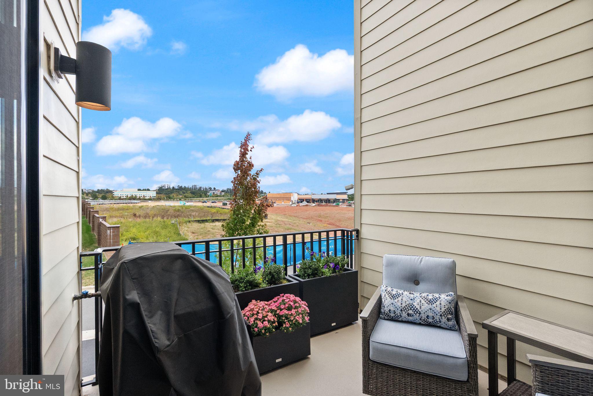 ONE LOUDOUN - Residential