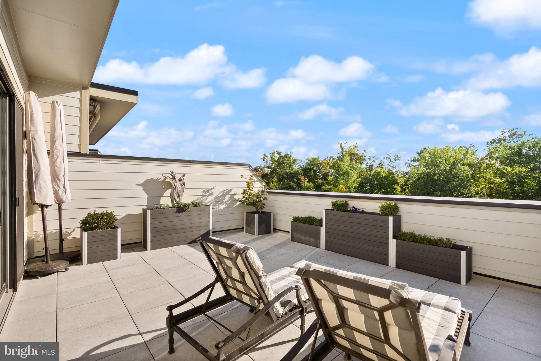 ONE LOUDOUN - Residential