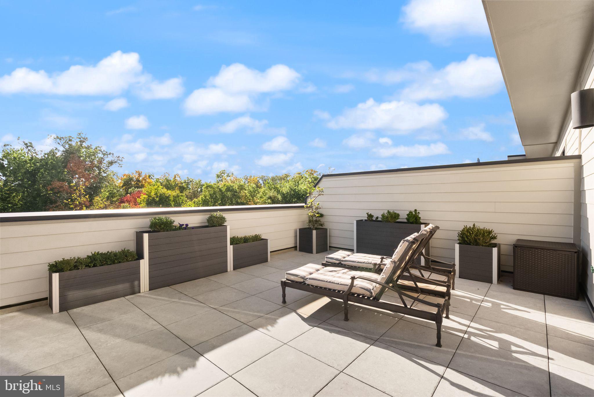 ONE LOUDOUN - Residential