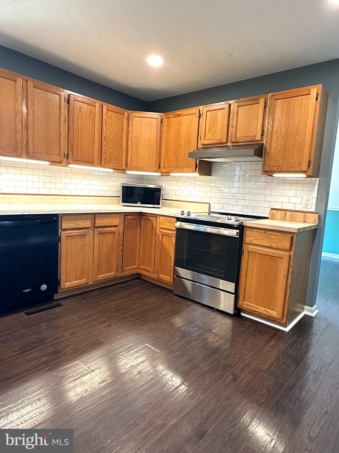 PEMBRIDGE HEIGHTS - Residential Lease