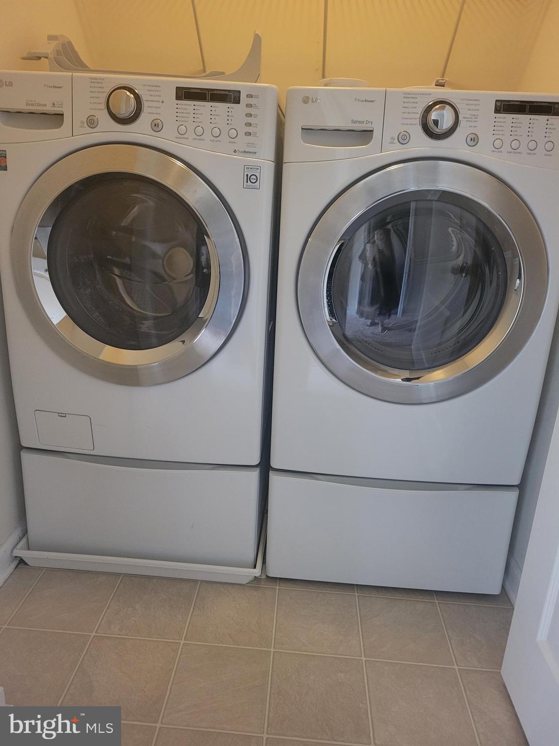 GATEWAY COMMONS - Residential Lease