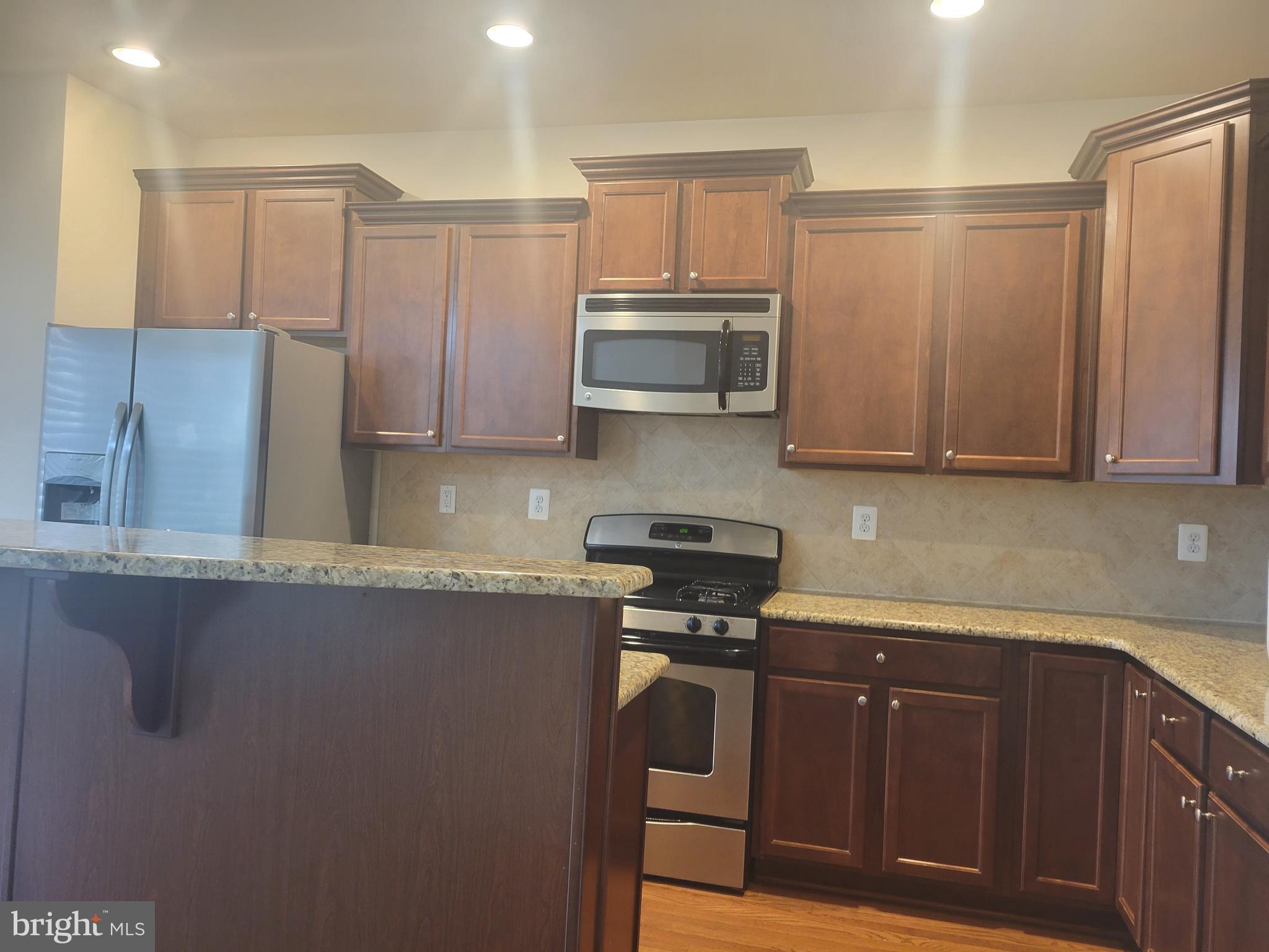 GATEWAY COMMONS - Residential Lease