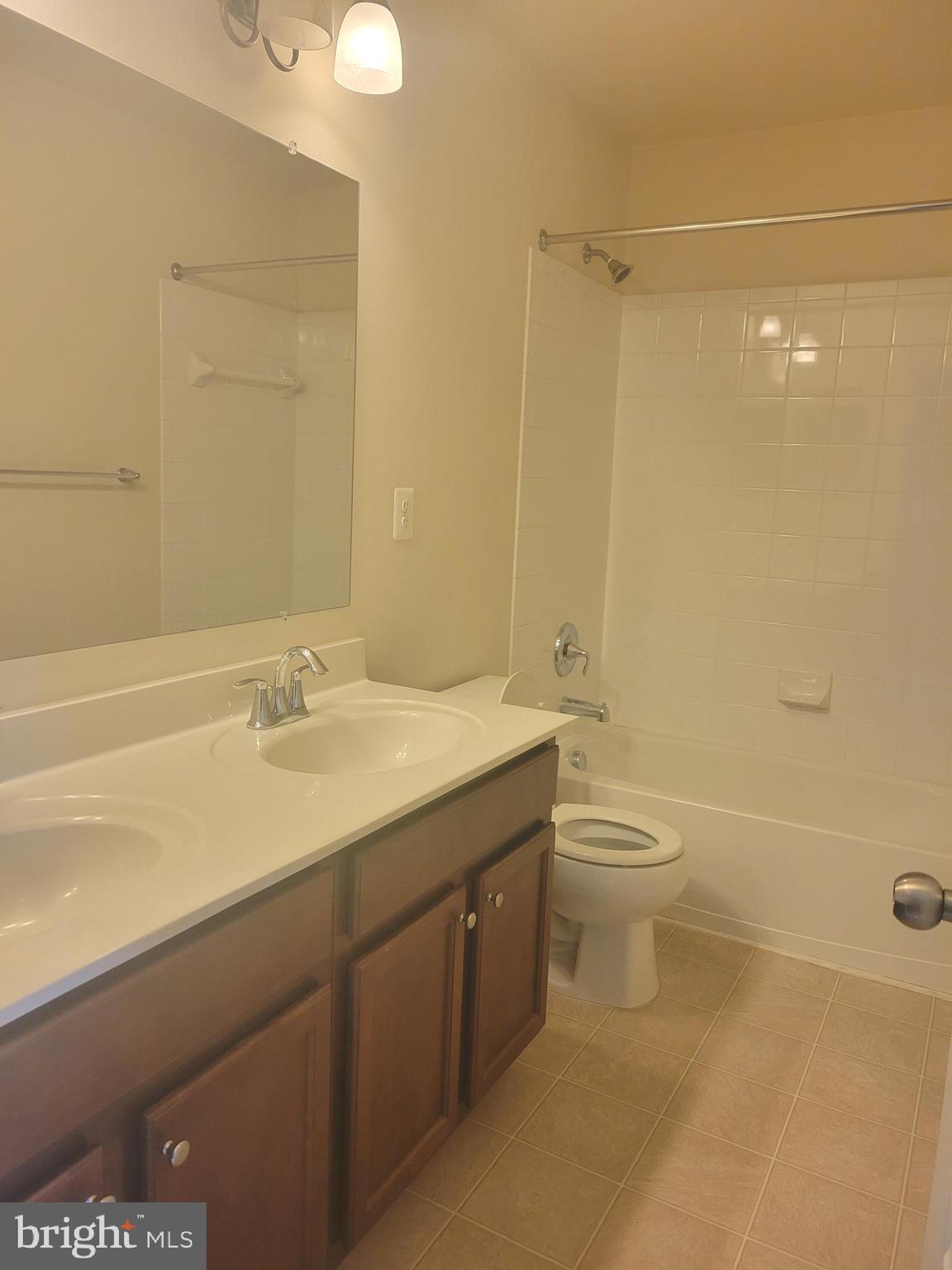 GATEWAY COMMONS - Residential Lease