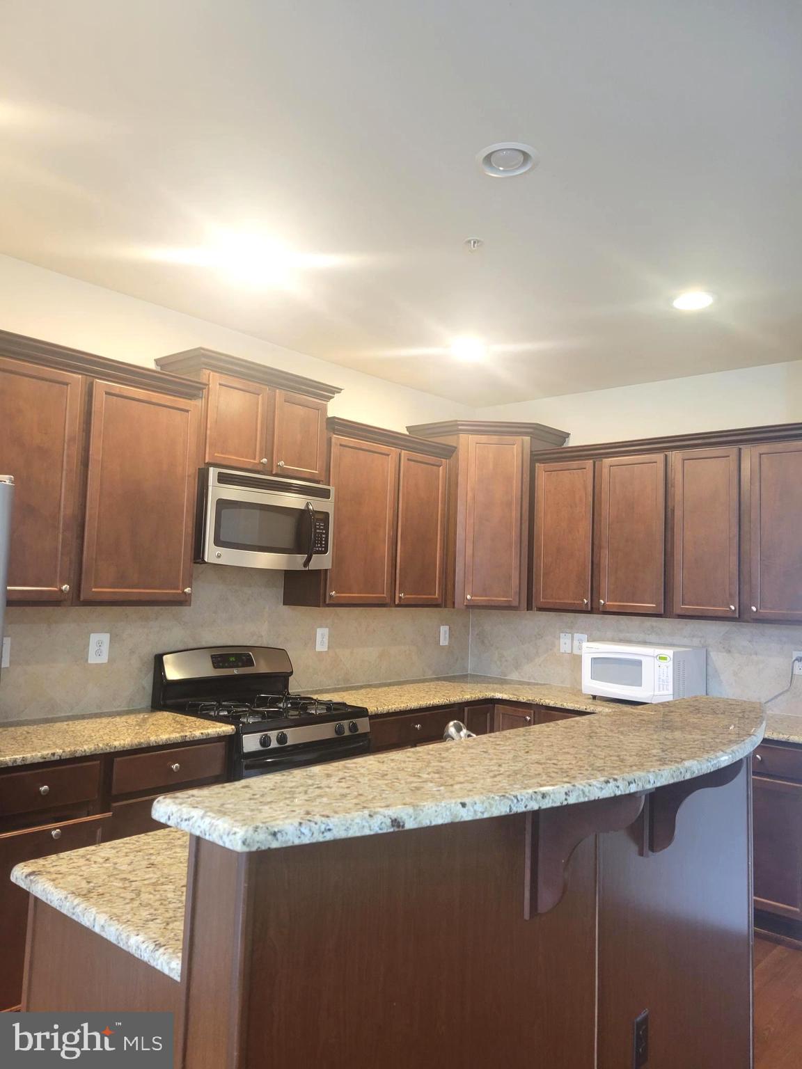 GATEWAY COMMONS - Residential Lease