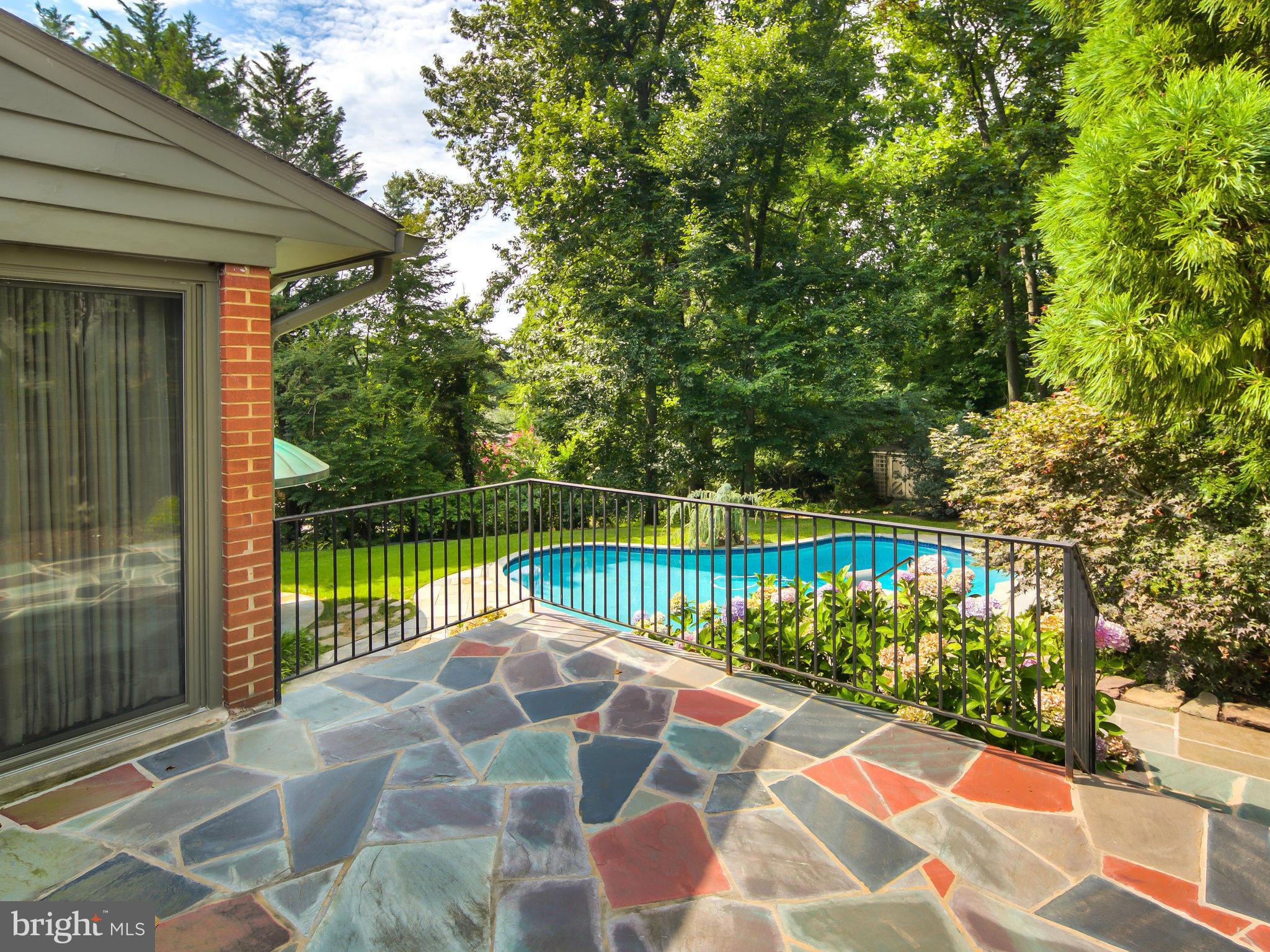 TULIP HILL - Residential