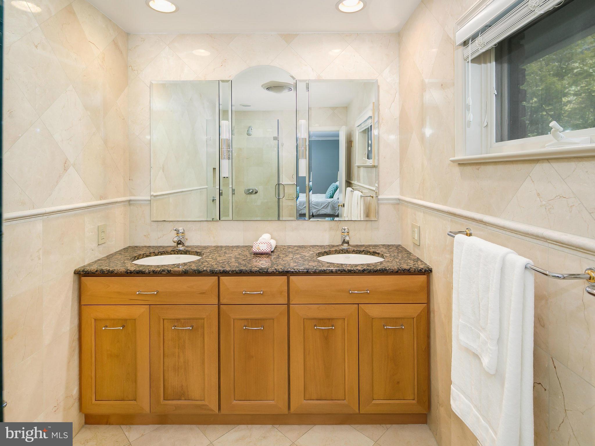 TULIP HILL - Residential