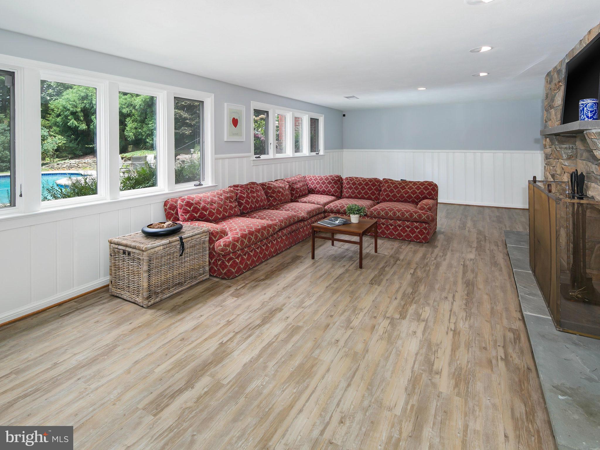 TULIP HILL - Residential