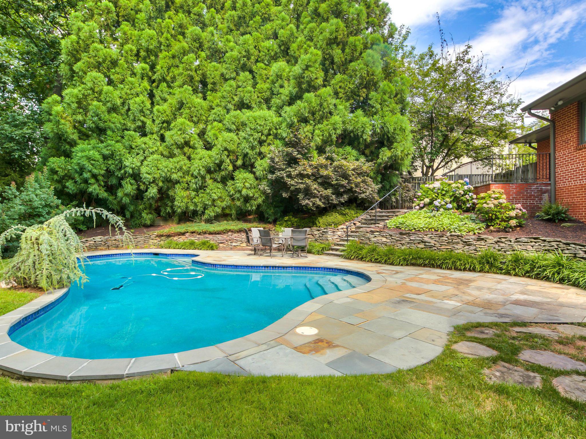 TULIP HILL - Residential