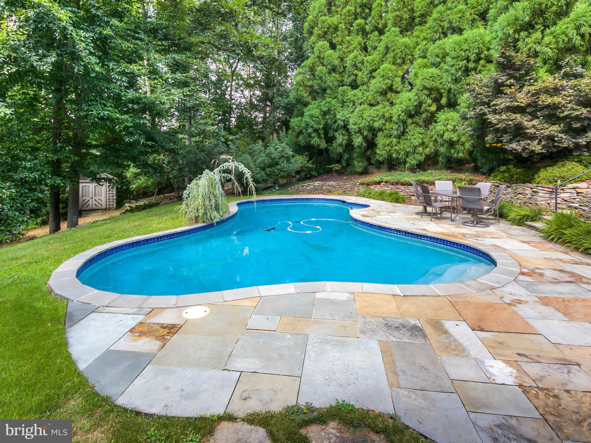 TULIP HILL - Residential