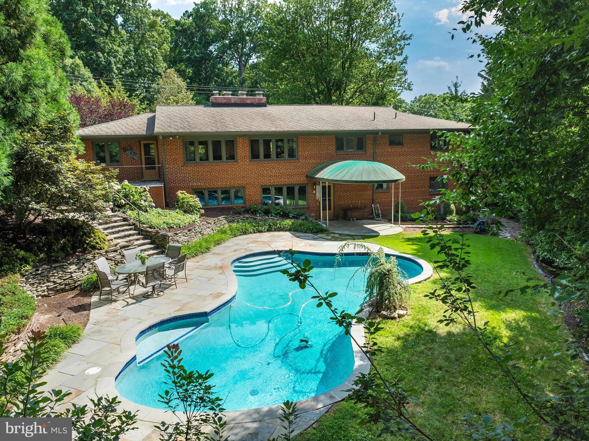 TULIP HILL - Residential