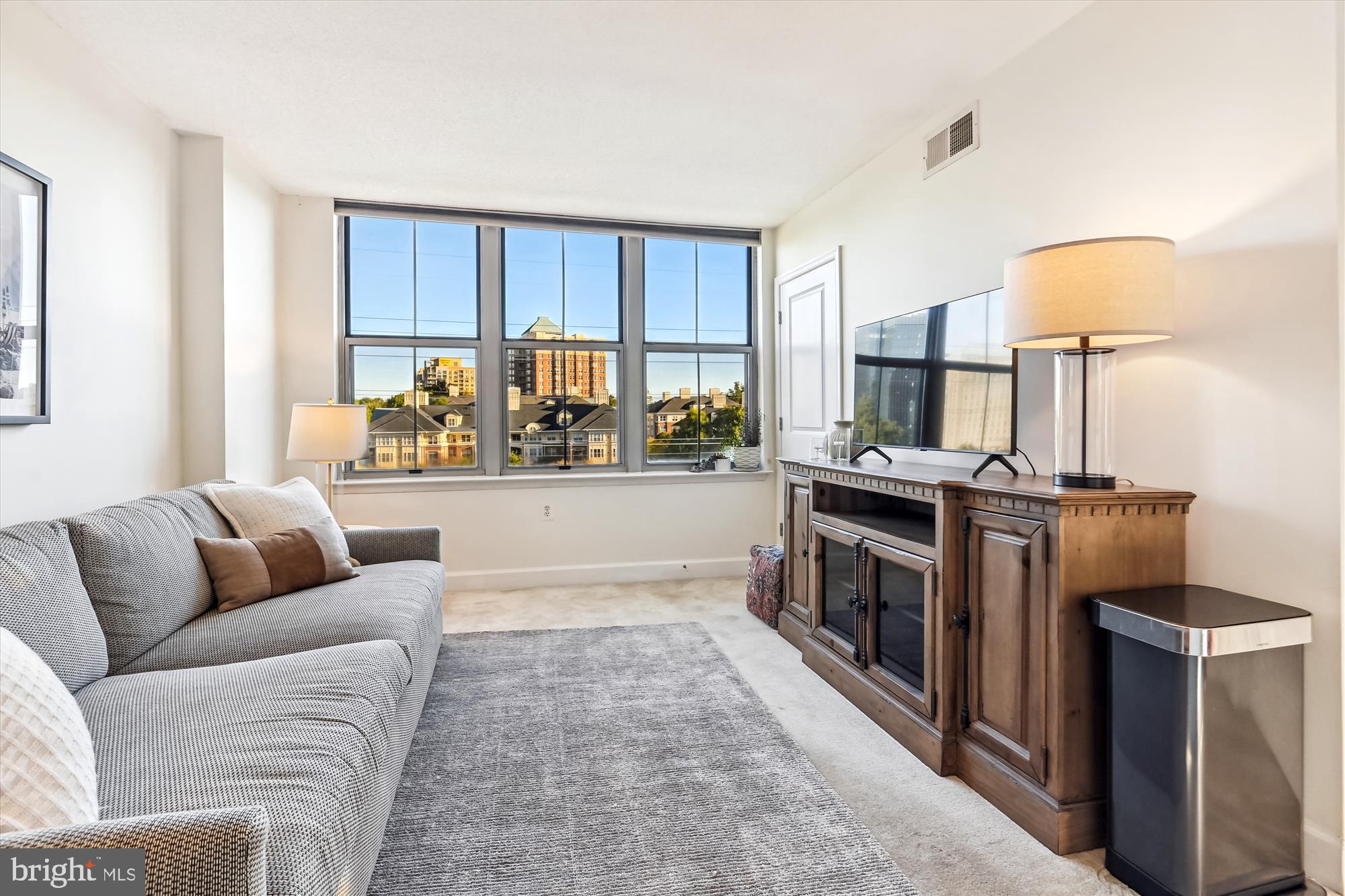 CARLTON HOUSE - Residential