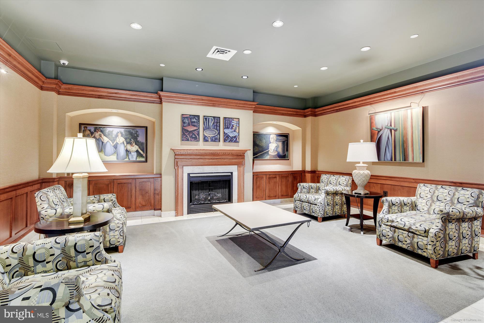 CARLTON HOUSE - Residential