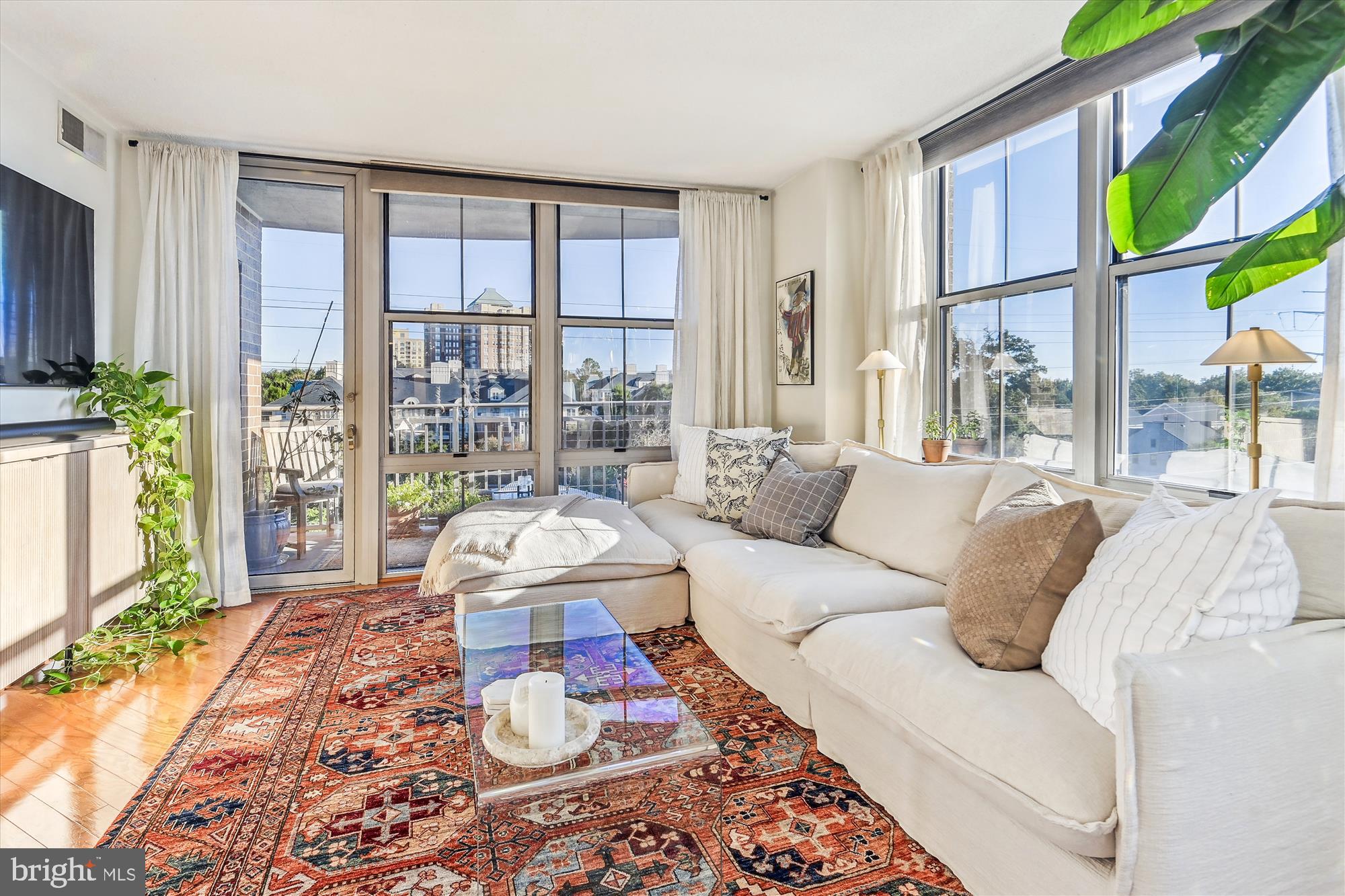 CARLTON HOUSE - Residential