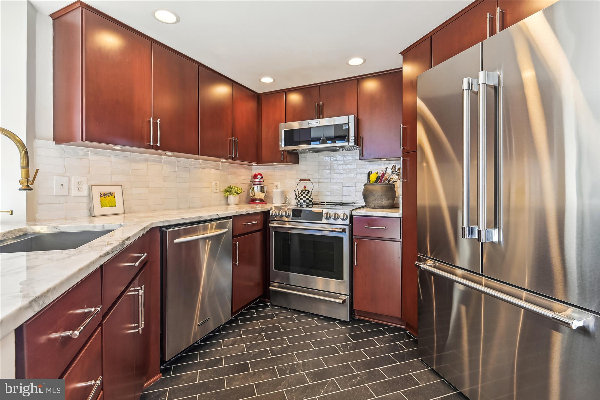 CARLTON HOUSE - Residential