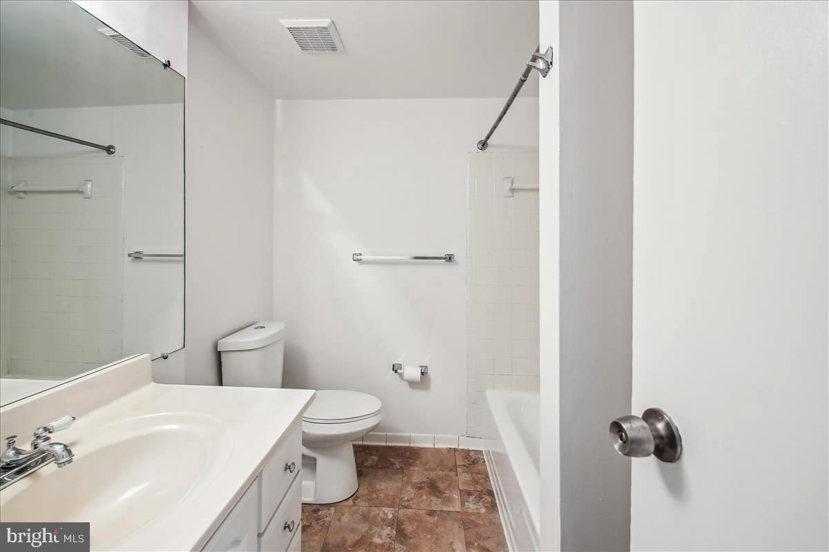RIVA COMMONS - Residential Lease