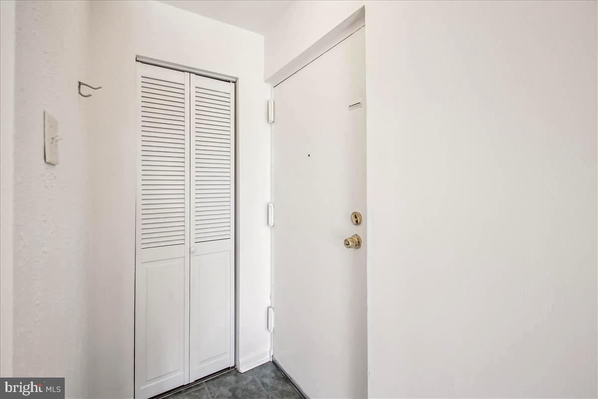 RIVA COMMONS - Residential Lease