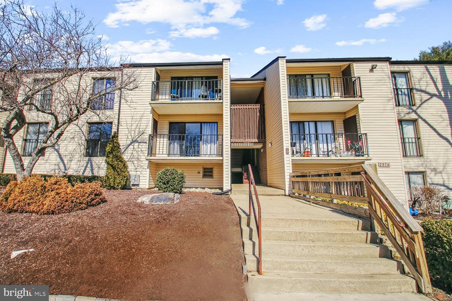 RIVA COMMONS - Residential Lease