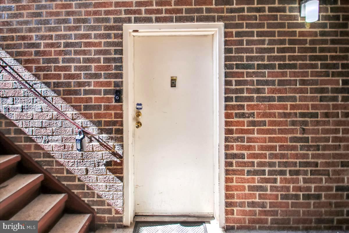 RIVA COMMONS - Residential Lease