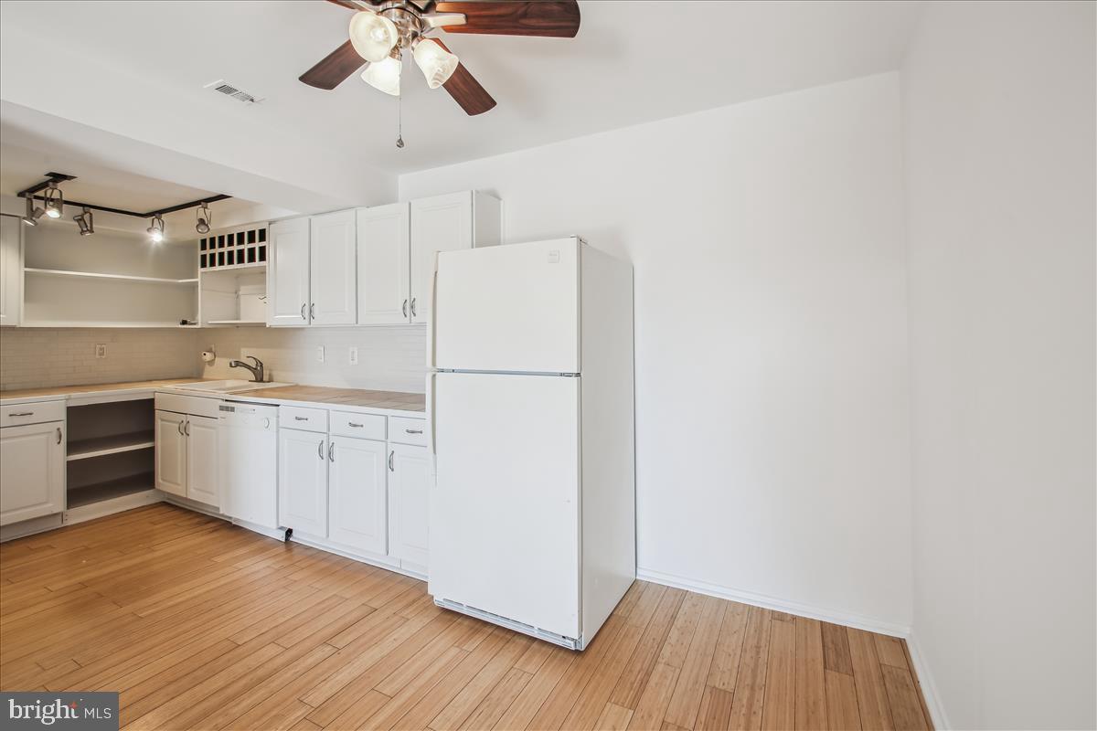 RIVA COMMONS - Residential Lease