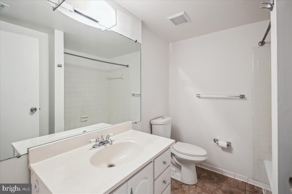 RIVA COMMONS - Residential Lease