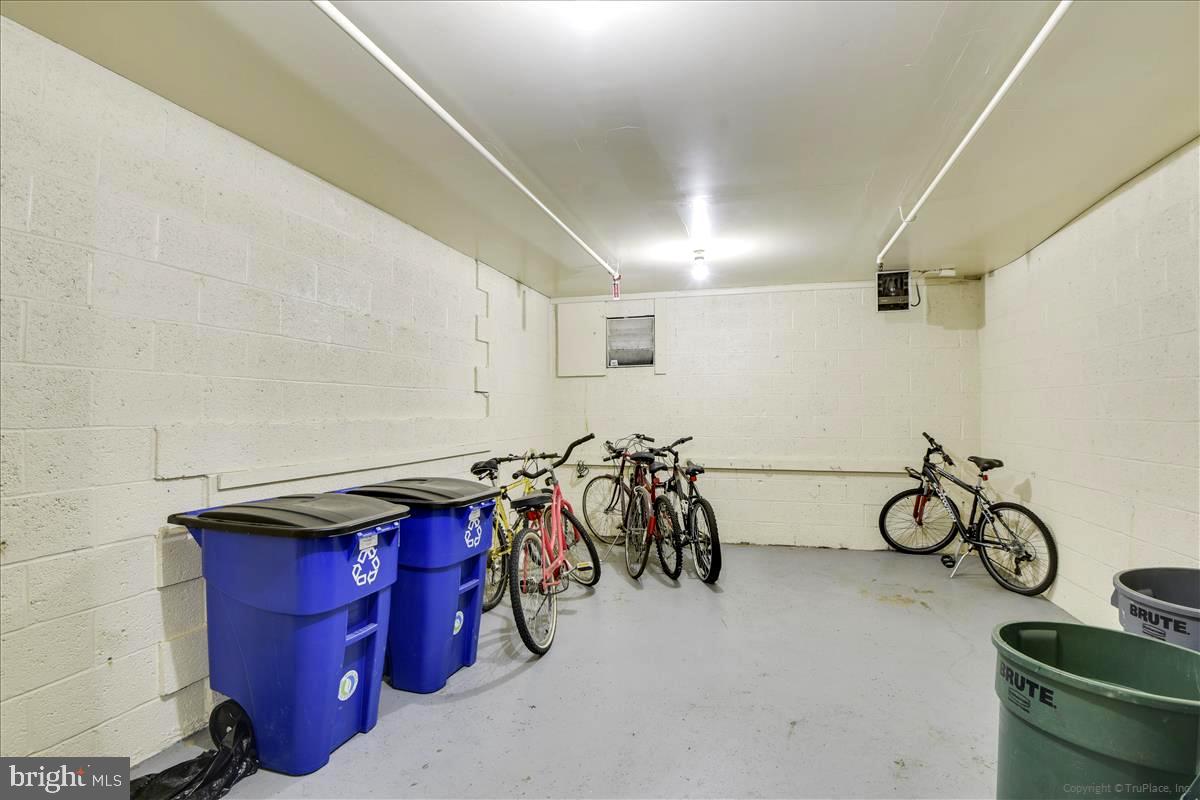 RIVA COMMONS - Residential Lease