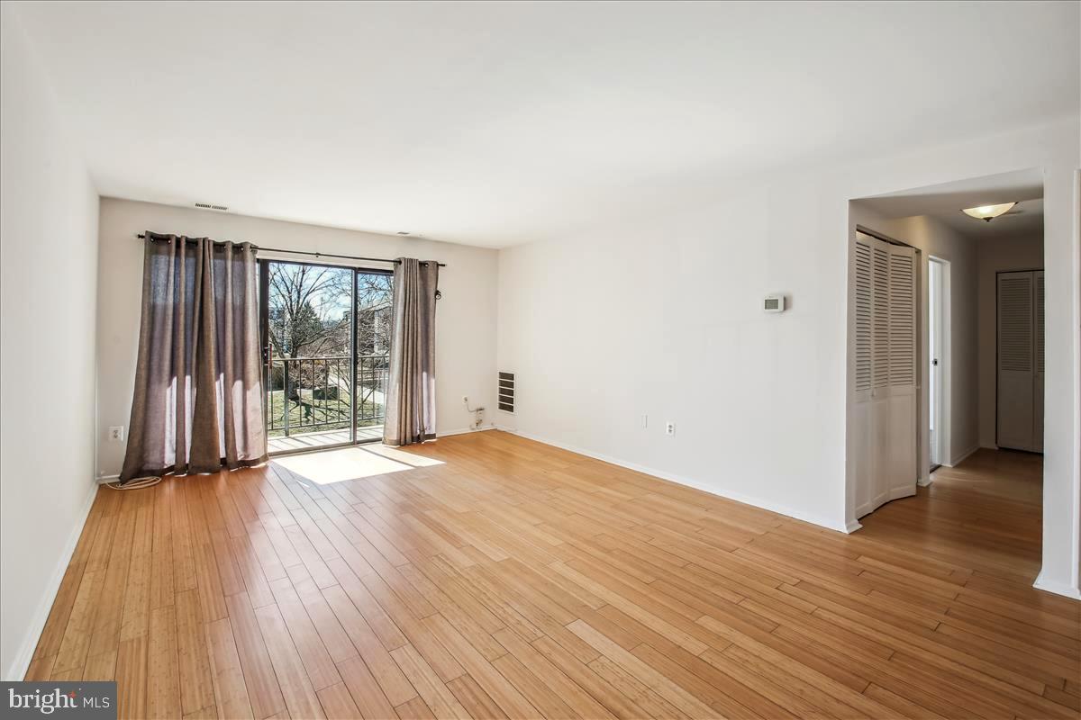 RIVA COMMONS - Residential Lease