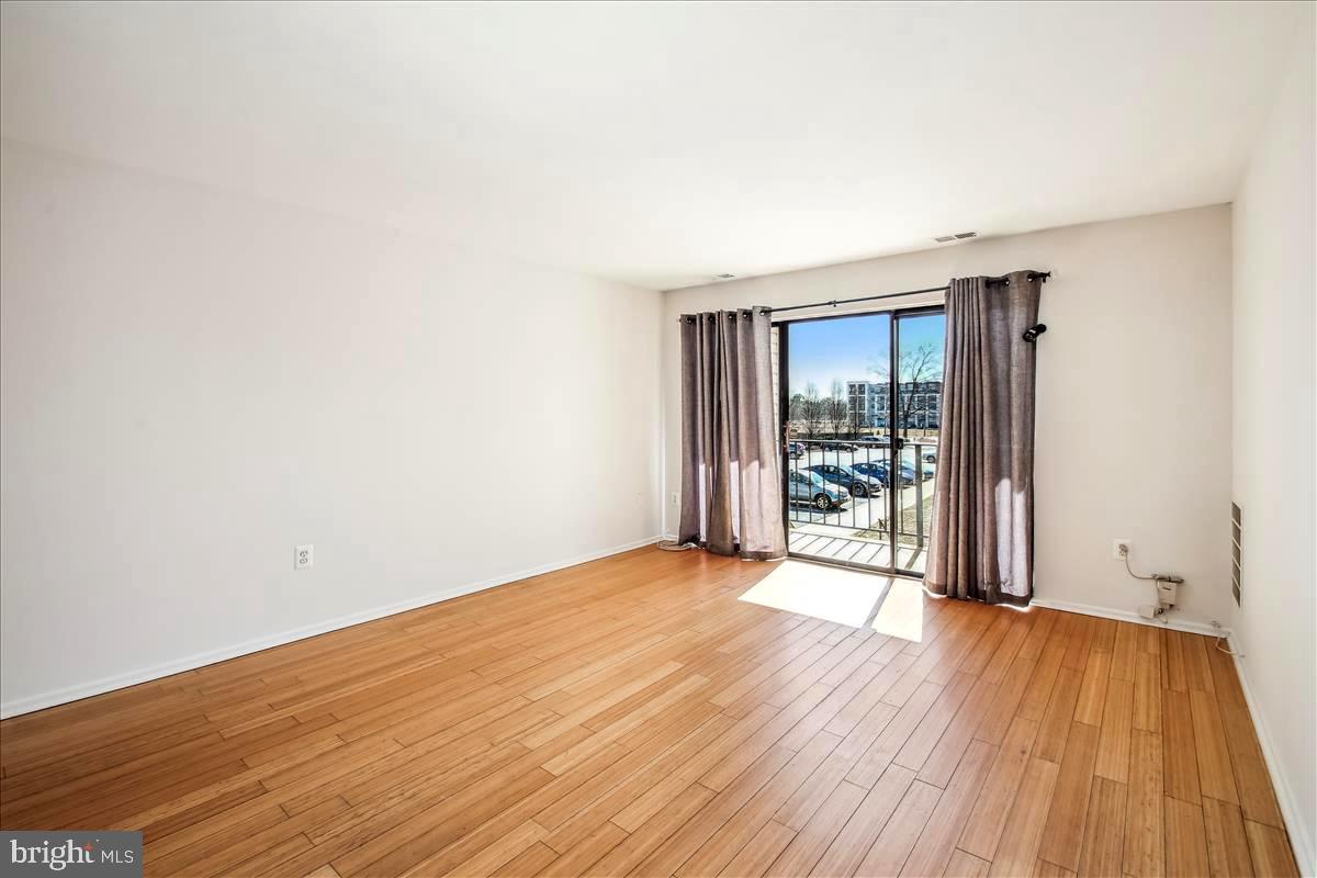 RIVA COMMONS - Residential Lease