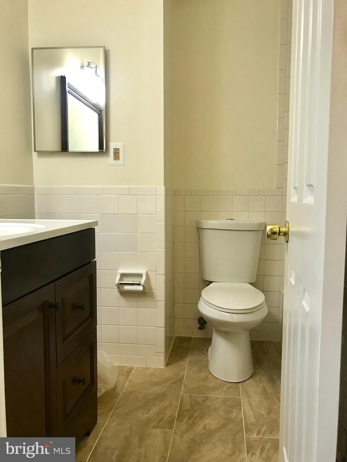 LAYHILL SQUARE - Residential Lease