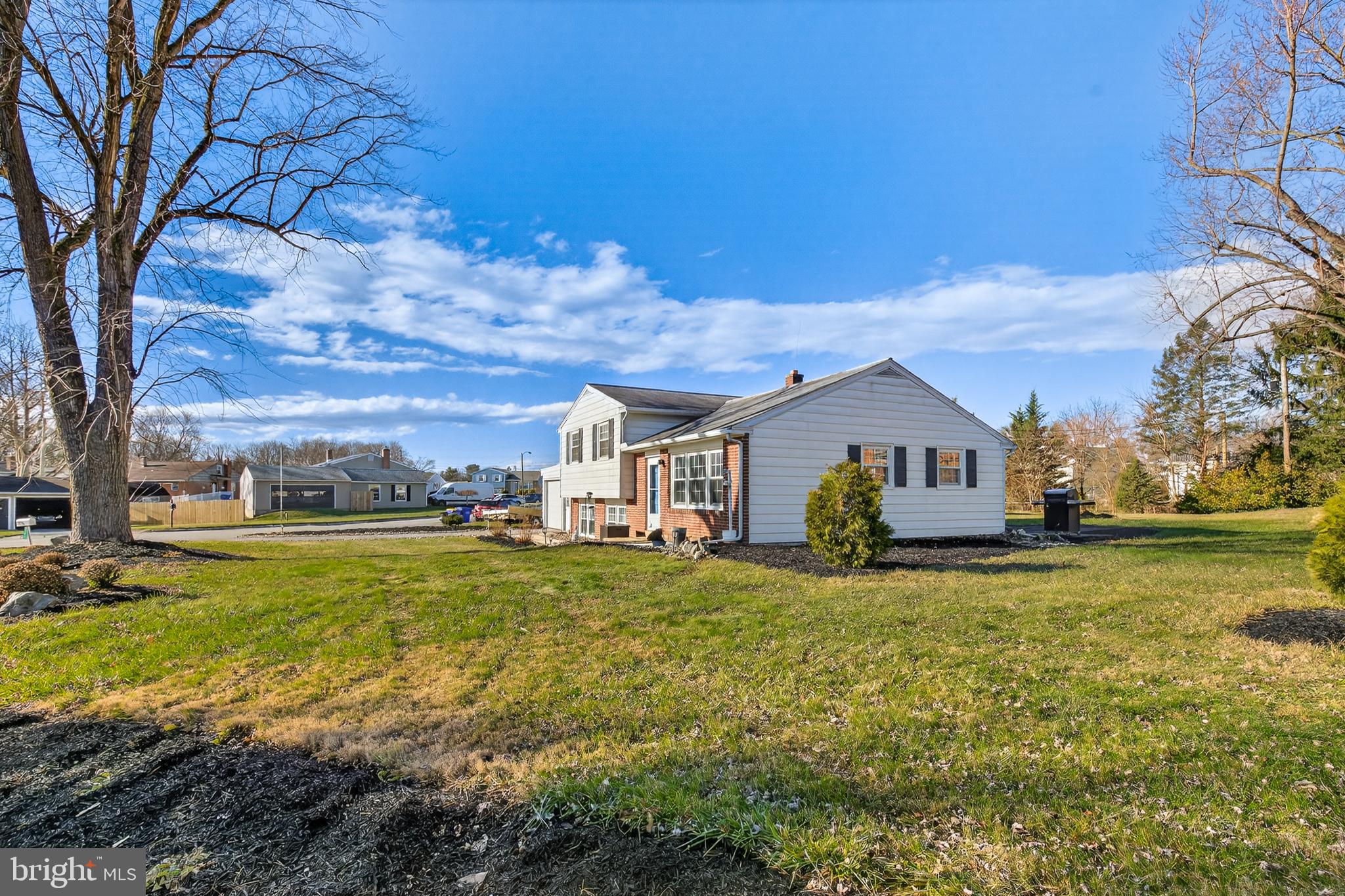 QUAKER HILLS - Residential