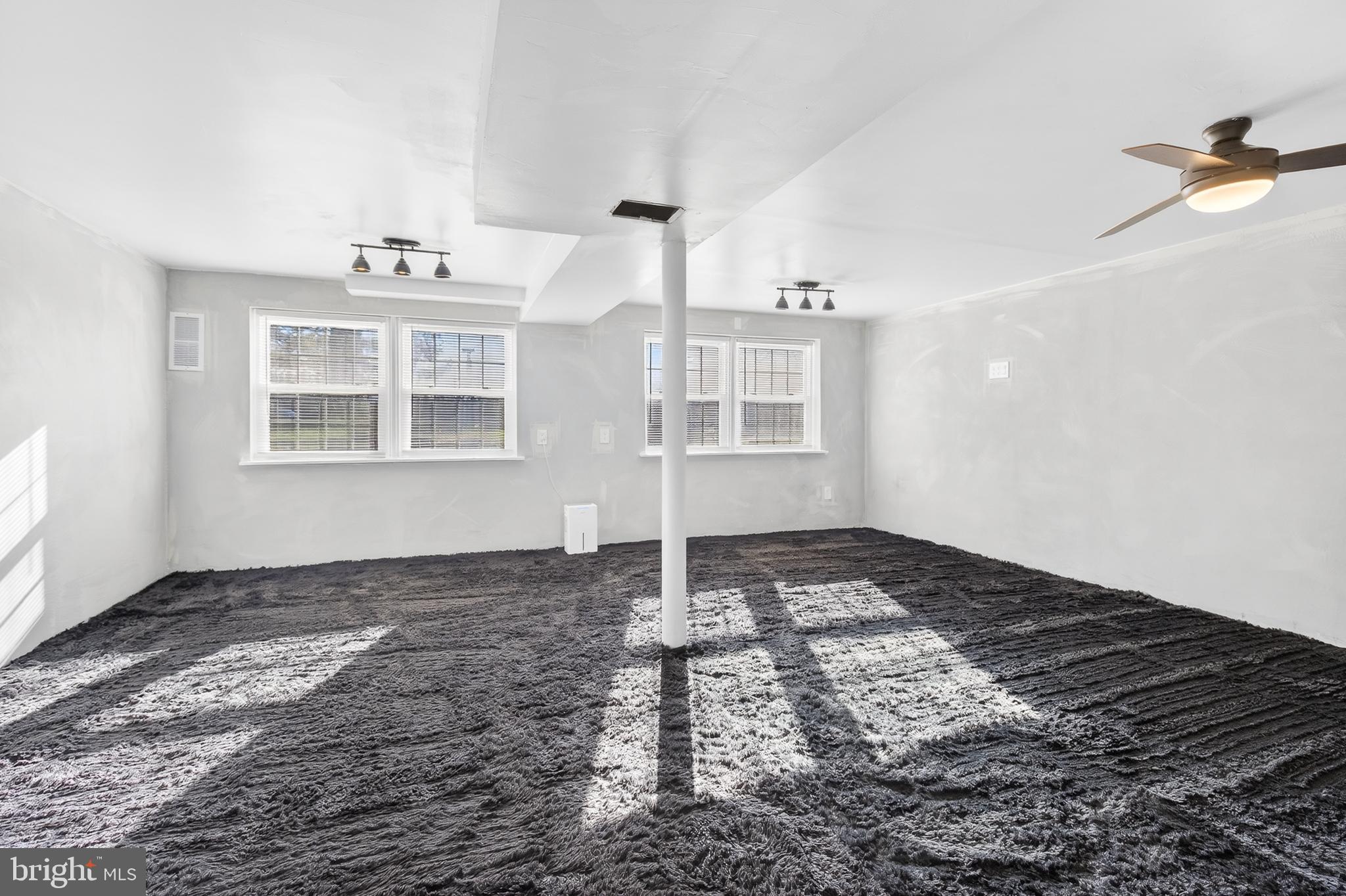 QUAKER HILLS - Residential