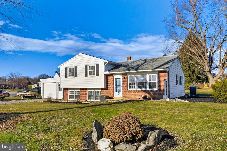 Adorable single home in Penn Manor School District.  Sunny open floor plan.  Vaulted Ceilings. Brand new custom white kitchen with all appliances, epoxy countertops, breakfast bar, tile backsplash, and beautiful white porcelain farm sink.  3 bedrooms.  New painting, flooring and lighting throughout.  New bathroom updates with claw foot tub. Partially finished lower level Family room.  Garage.  Awesome corner lot with patio and vegetable garden.  New sliding door.  New storm door.  Natural gas heat plus central air.  Insulated tilt-in windows.  Lot's of upgrades in Quaker Hills neighborhood.