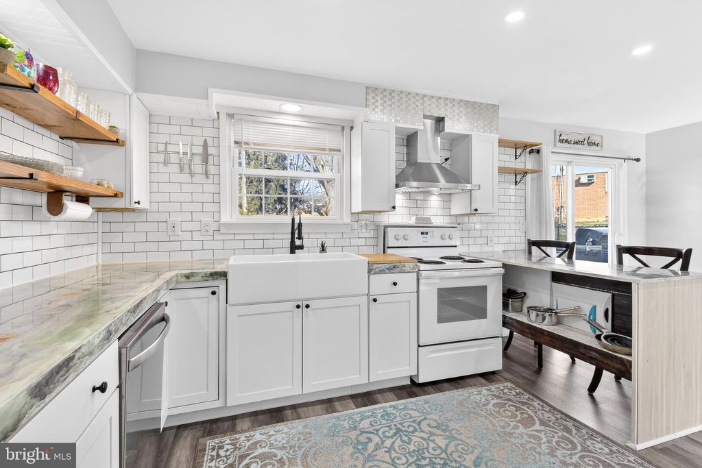 Photo of 1921 Saint Regis Lane, LANCASTER, PA 17603 (MLS # PALA2081184)